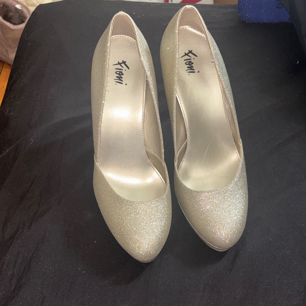 FIONI Clothing Champagne Gold Glitter Pointed-Toe Heels